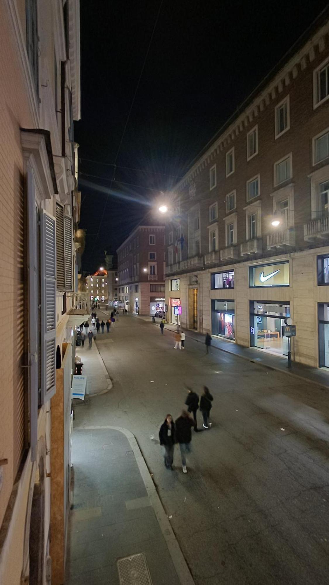 Nsm 71Viadelcorso Appartamento Con Terrazzo ローマ エクステリア 写真
